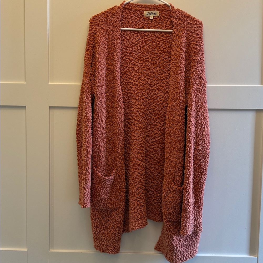 Oversized women's cardigan, Sz M w/ two front pockets,‎ soft & made from mohair.